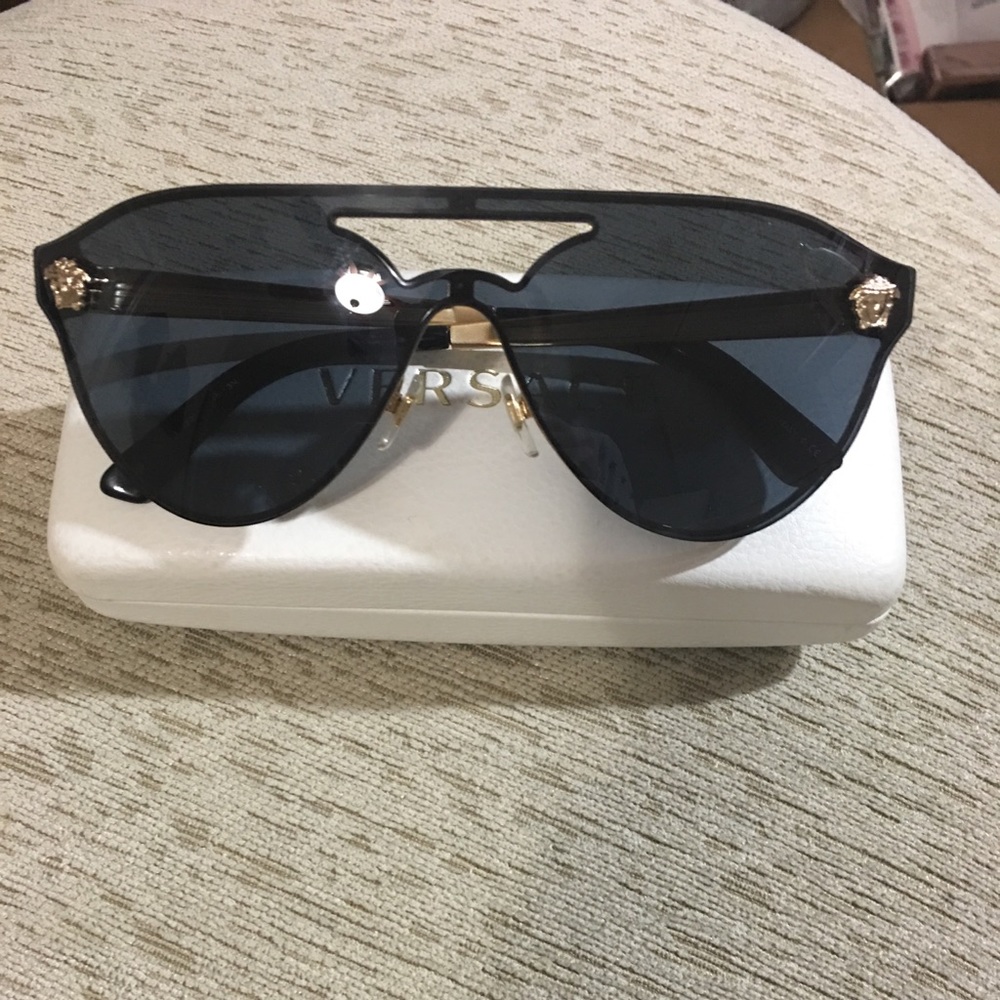 Sunglasses 100% authentic